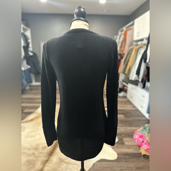 Chaser Thermal Black Button V-Neck Pullover Waffle Knit Long Sleeve Top Small - Picture 4 of 6